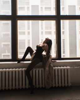 Początkująca modelka poszukuje Pana do oceny zdjęć 18+